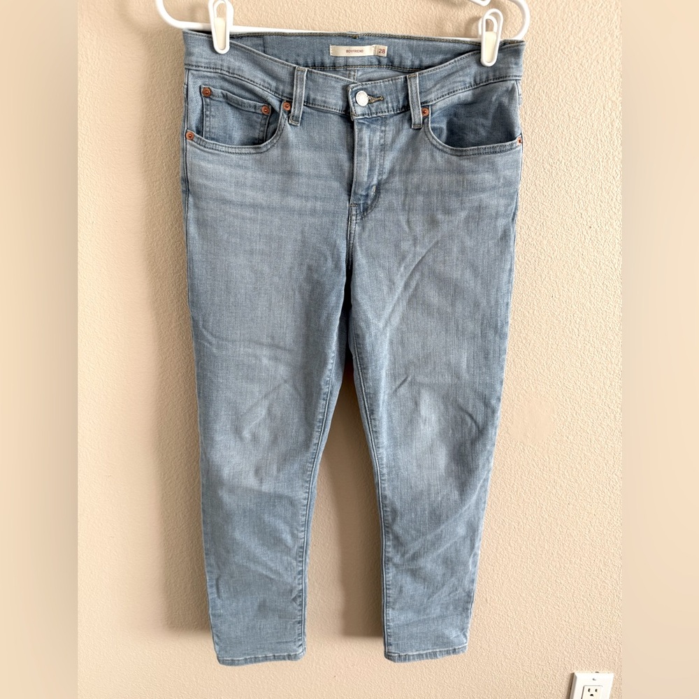 Levi’s Women’s Light‎ Wash Boyfriend Jeans size 28